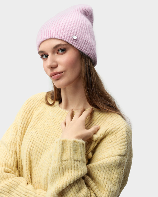 Шапка в тонкий рубчик